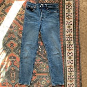 Like New! Levis Wedgie Icon jeans